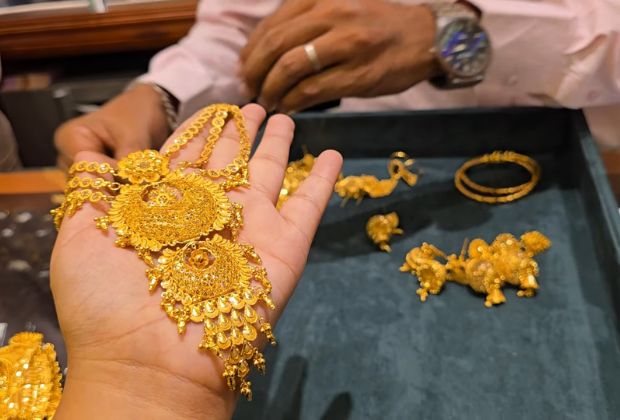 Women bridal gold necklace designs catalogue