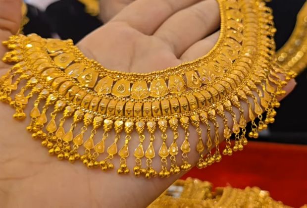 Temple flower Design Necklace in Gold