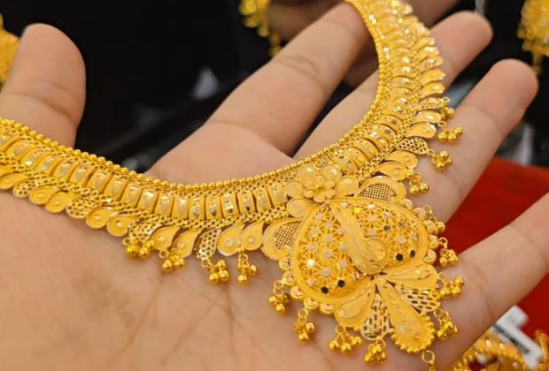 Flower design Gold Necklace set