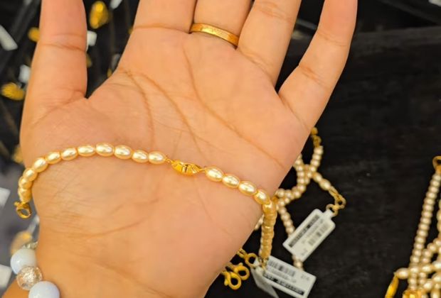 Pearl gold bracelet design
