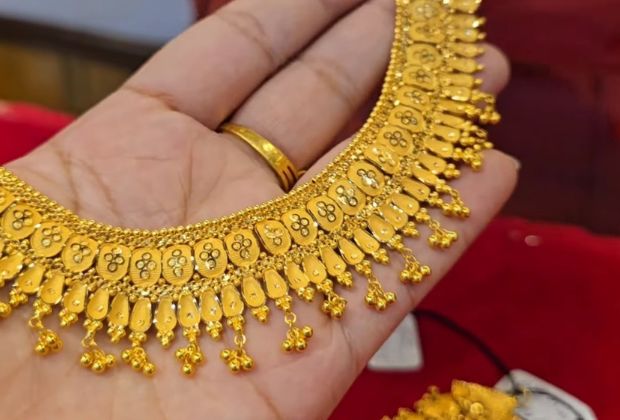Flower design Gold Necklace set