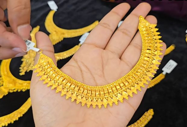 latest gold necklace designs with weight
