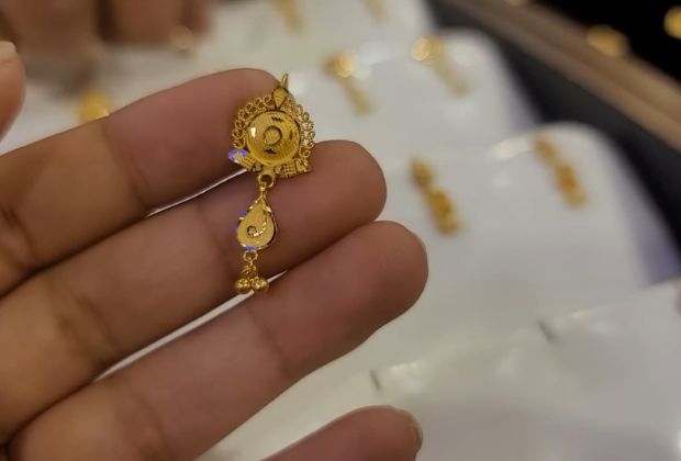 Cute small gold earrings design