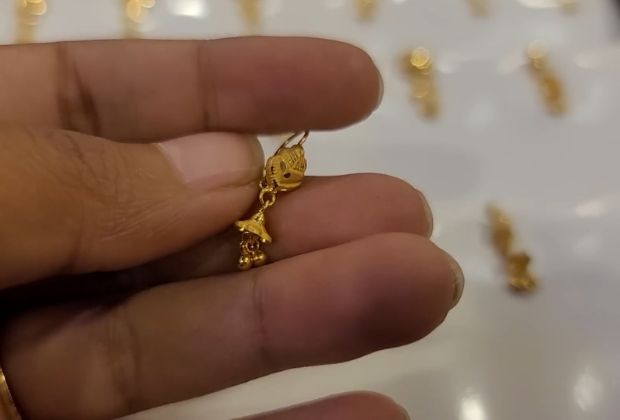 Gold earrings designs for daily use