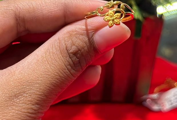 Modern simple gold ring design