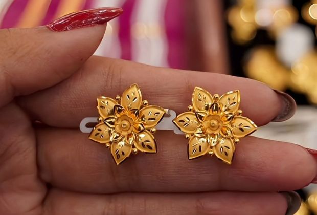 flower design gold earrings