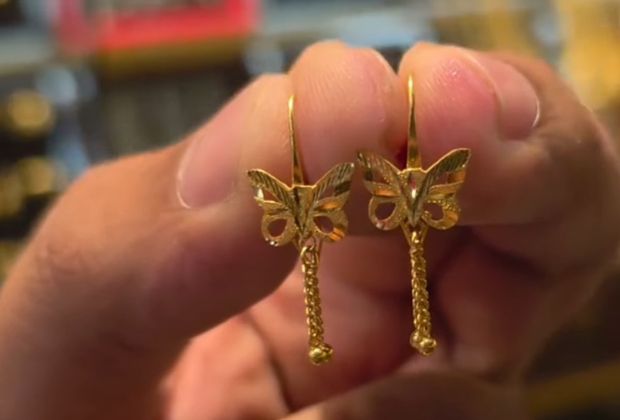 This earring design looks like a butterfly.