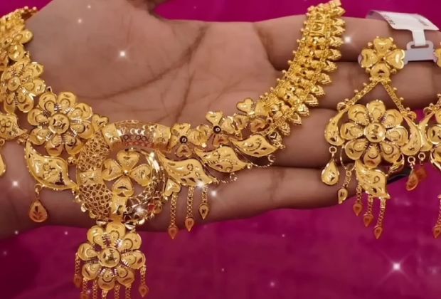 Flower Gold necklace design for wedding