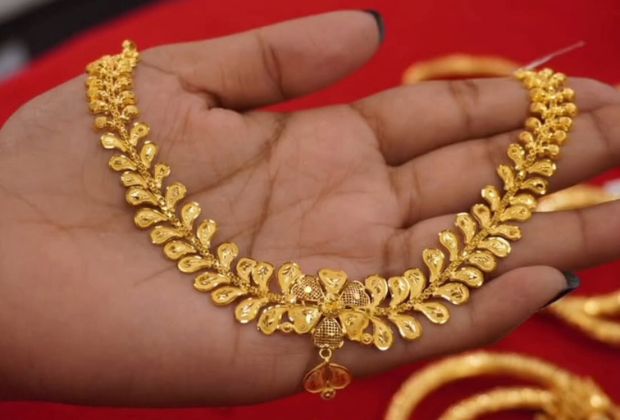 Gold necklace design for women