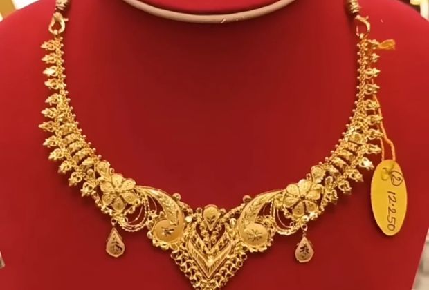 small pearl necklace designs in gold