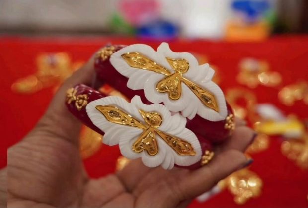 Women pola design simple