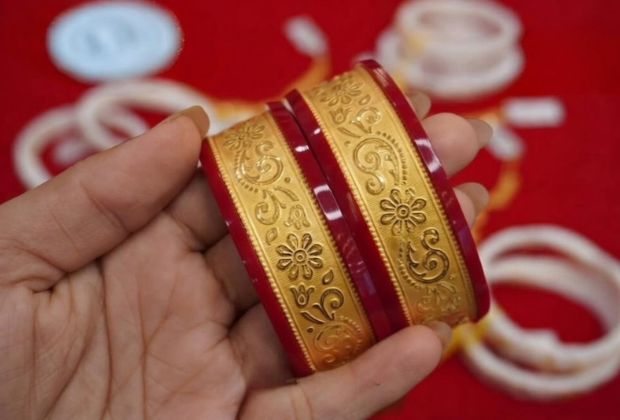 Lal pola design gold