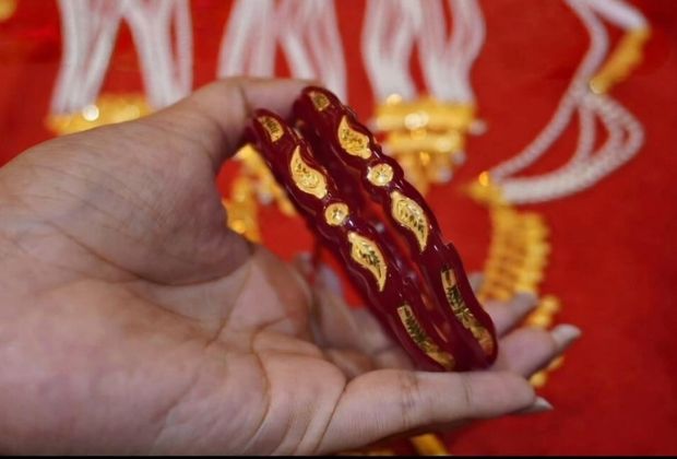 bridal gold shakha pola design