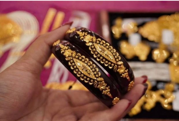 shakha pola gold bangles