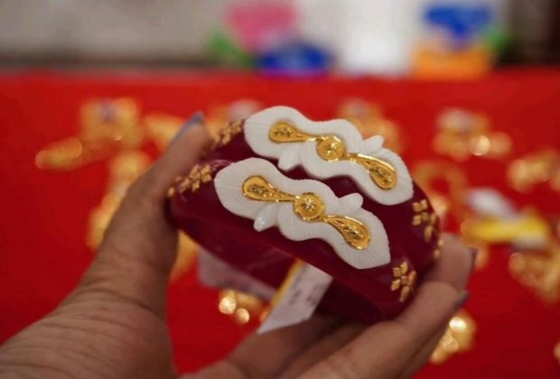 gold plated shakha pola