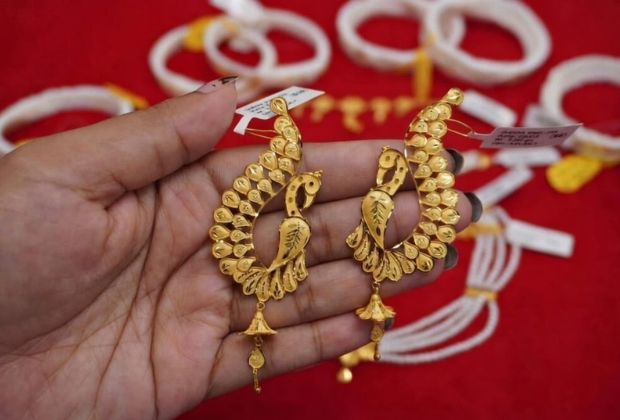 . This Jhumka design looks like apeacock