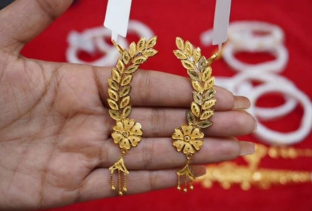 women new jhumka design gold