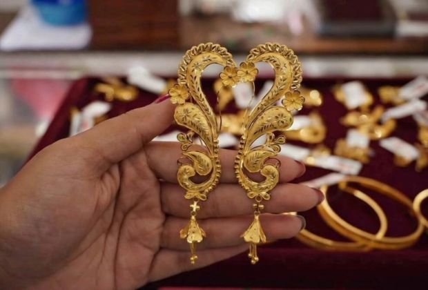 new jhumka design gold with price