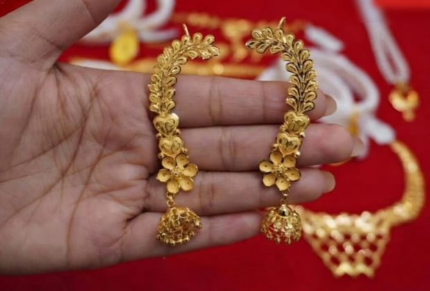 traditional gold earrings jhumka design