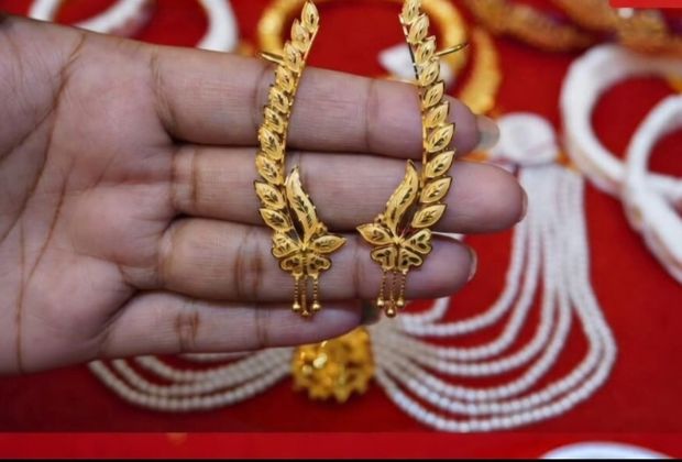 This Jhumka design looks like a flower