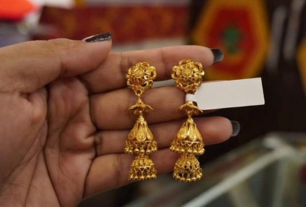 3 step gold jhumka design