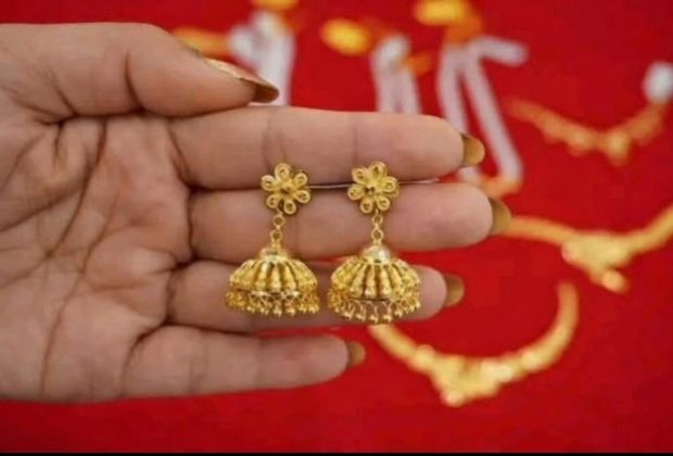 Bridal gold jhumka design