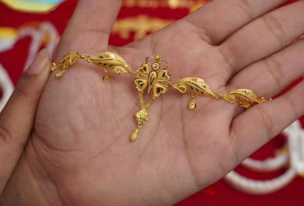 small gold necklace designs