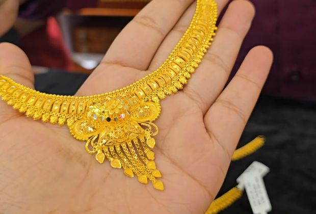 kerala jewellery designs necklace looks like a Flower