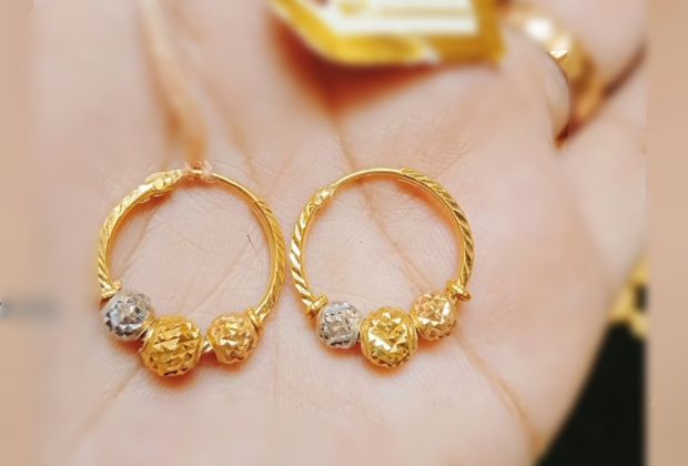 Earring design look like a flower