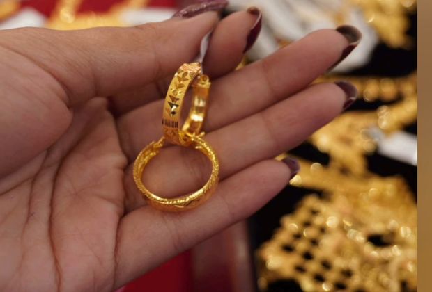 bridal girls gold earrings designs for daily use