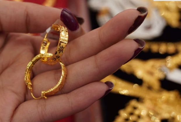 gold earrings designs for daily use for girls