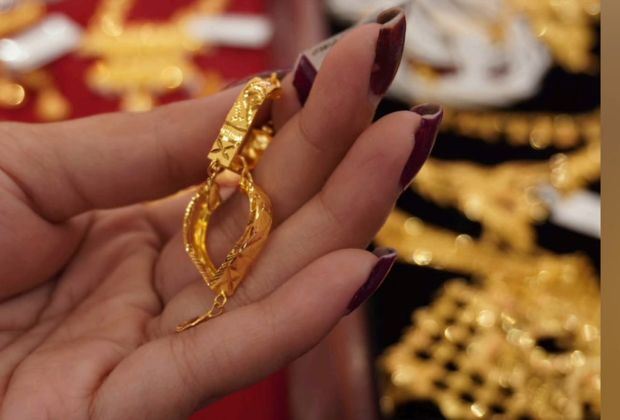 flower earrings gold designs