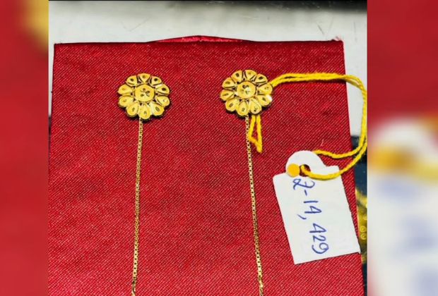 sui dhaga design gold earrings