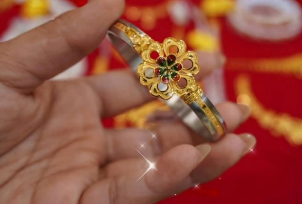 Women cost of cartier gold bangle