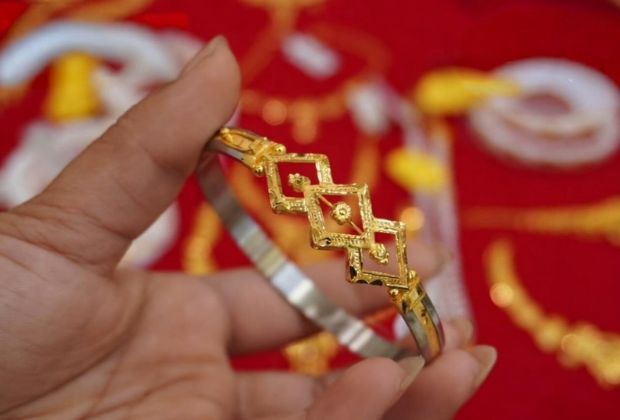 Gold Bracelet designs Images for ladies