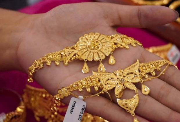 latest gold necklace set designs with price