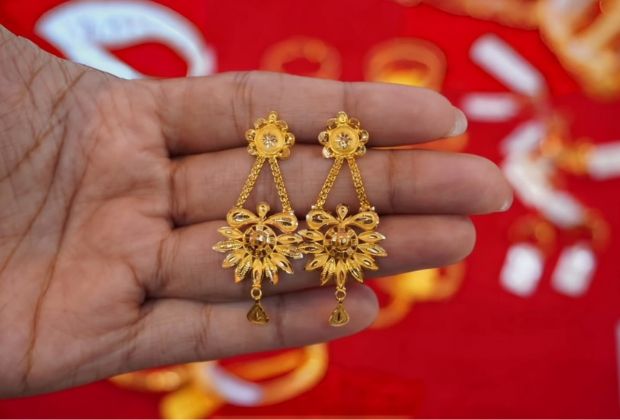simple latest design of gold earrings