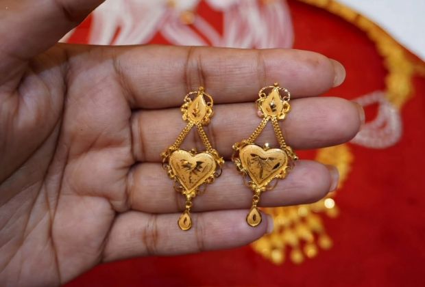 latest gold earrings designs for daily use