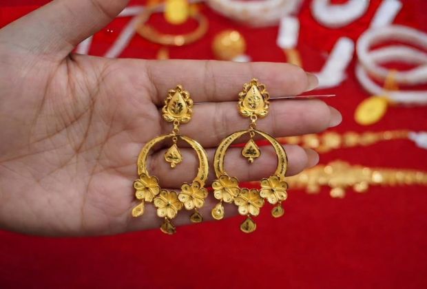 latest design of gold earrings