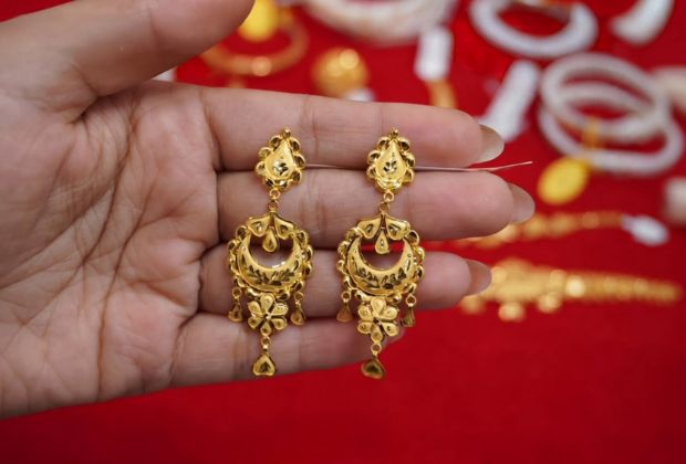 gold earrings designs for daily use