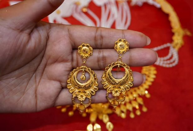 cute small gold earrings designs