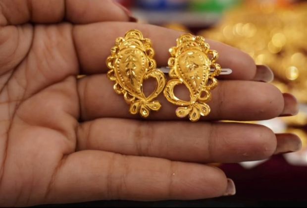 gold earrings for women