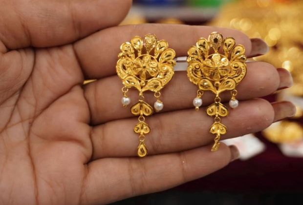 gold earrings for girls