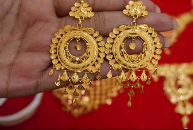 flower design gold earrings