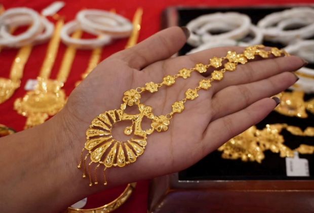 modern gold long necklace designs
