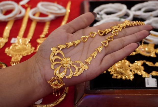 modern gold long necklace designs