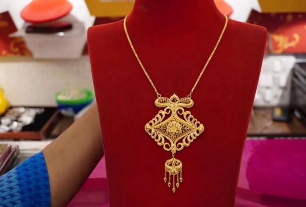latest gold necklace designs