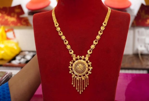 small gold necklace designs