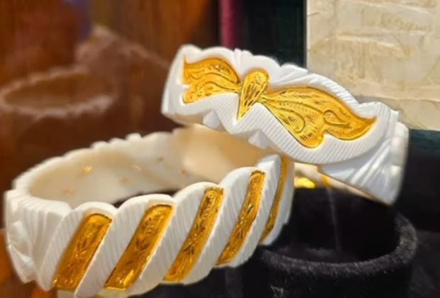 gold shakha pola design with price