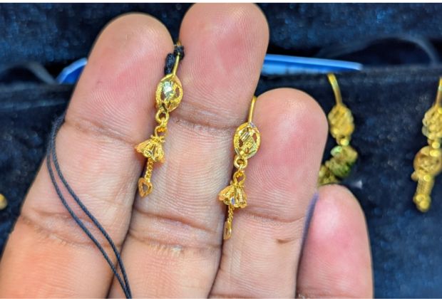 Women gold earrings jhumka designs